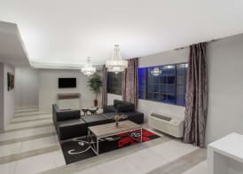 Ramada by Wyndham Culver City 2