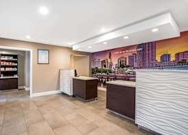 La Quinta by Wyndham Hartford Bradley Airport 4