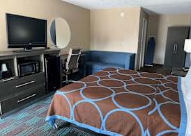 Super 8 by Wyndham Newport News 5