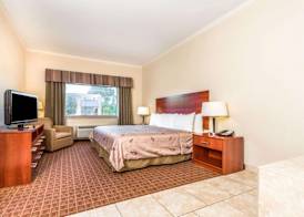 Ramada by Wyndham College Station 4