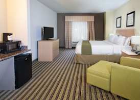 Holiday Inn Express & Suites ALVARADO by IHG 4