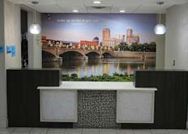 La Quinta Inn & Suites by Wyndham Indianapolis Downtown 4