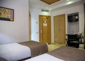 Malak Hotel 5