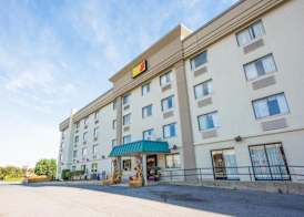 Super 8 By Wyndham Frederick 3