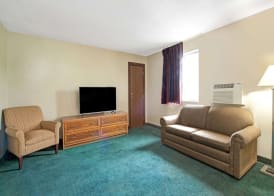 Super 8 by Wyndham Eureka/Six Flags Nearby 3