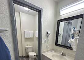 Clarion Pointe - Greensboro Coliseum Area 5