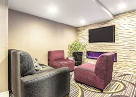 La Quinta by Wyndham Hartford Bradley Airport 2