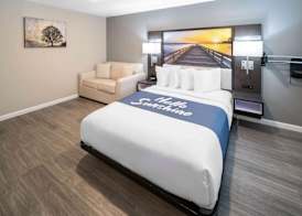 Days Inn by Wyndham Galt - Elk Grove South 4