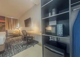Clarion Pointe 5