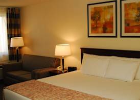 Ramada by Wyndham Bettendorf 4