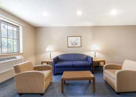 Super 8 by Wyndham East Stroudsburg - Poconos 4