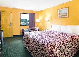 Days Inn by Wyndham Camilla 5