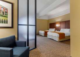 Comfort Suites Savannah North 4