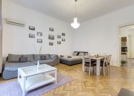 Real Apartments Lovag 4