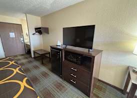 Super 8 by Wyndham Lincoln 3