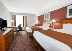 Ramada by Wyndham Niagara Falls/Fallsview 5