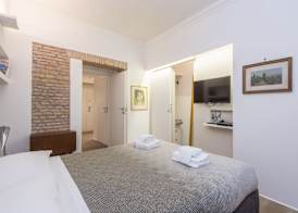 RSH Luxury One Bedroom Fori Imperiali 4