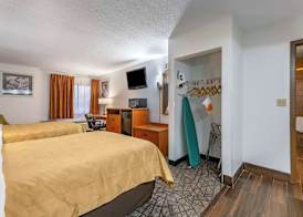 Quality Inn Austintown-Youngstown West 5