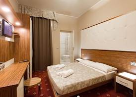 Hotel In 4