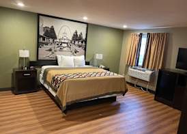 Super 8 by Wyndham Joplin 4