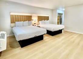 Nob Hill Motor Inn -Newly Updated Rooms! 4