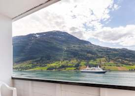 Olden Fjordhotel 2