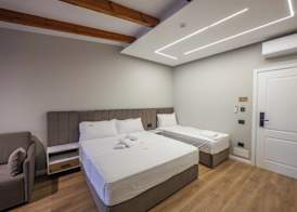 Golemi Lux 5