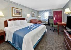 Days Inn & Suites by Wyndham Bentonville 5
