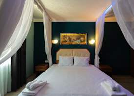 Rebetika Hotel & bistro 4