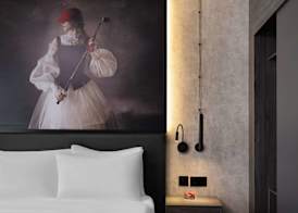 Radisson RED London Gatwick Airport 5