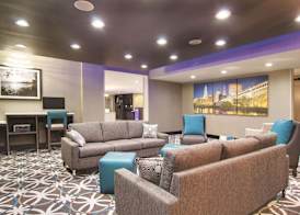 La Quinta Inn & Suites by Wyndham Cleveland Airport West 4