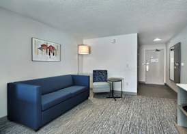 Holiday Inn Express & Suites MILWAUKEE-NEW BERLIN by IHG 4