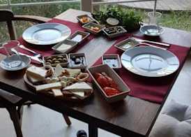 Rebetiko Hotel 5