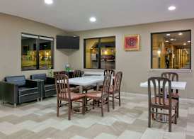 Super 8 by Wyndham Palestine TX 3