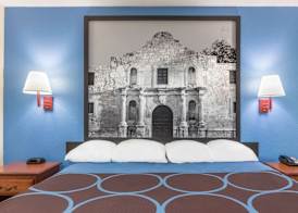 Super 8 by Wyndham San Antonio at I-10 4
