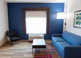 Holiday Inn Express & Suites KINGFISHER by IHG 5