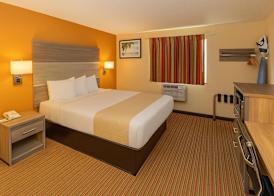 Travelodge by Wyndham Muskegon 2