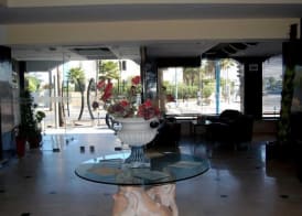 Hotel De La Corniche 2