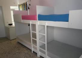 Fira Backpackers Place 4