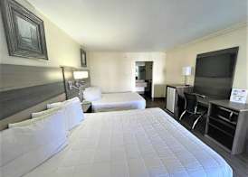 Ramada by Wyndham Kingman 4