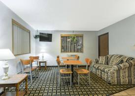 Super 8 by Wyndham Twinsburg/Cleveland Area 2