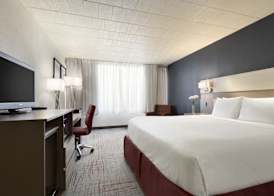 Ramada by Wyndham Beaver Falls 4