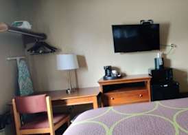 Super 8 by Wyndham Champaign 3
