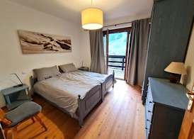 Apartment With Balcony and Mountain Views 3