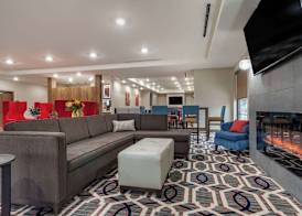 Comfort Inn & Suites Downtown near University 2