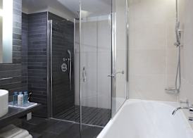 Renaissance Paris Arc de Triomphe Hotel 3