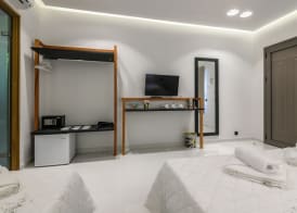 Sunny Garden Apartment 3