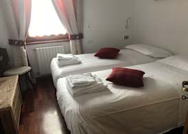 Alpen Hotel Chalet 5
