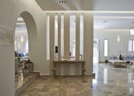 Kamari Hotel 4
