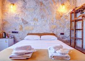 Ceran Stone House 4